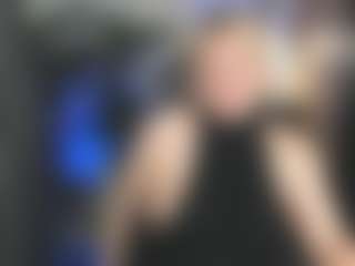 Live cam show with YolandaKiss - Spank Mature on xDating