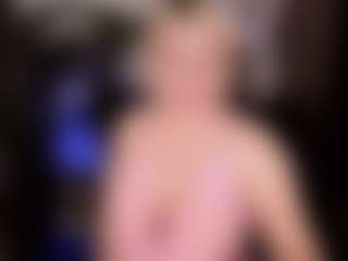 Live cam show with YolandaKiss - Smoking on Camsoda