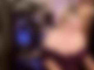 YolandaKiss MILF webcam performer live streaming