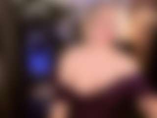 Live cam show with YolandaKiss - Blonde Hair Fetish on Camming Site
