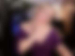 Live cam show with YolandaKiss - Blonde Hair Middle Aged on Chatstar