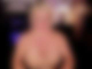 YolandaKiss MILF webcam performer live streaming