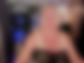 Live cam show with YolandaKiss - Blonde Hair Middle Aged on StripNow