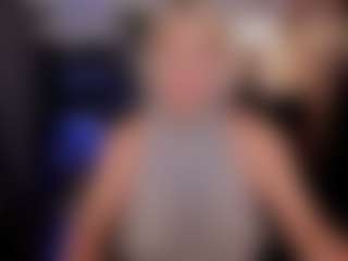 Live cam show with YolandaKiss - Smoking on PervPlay.com