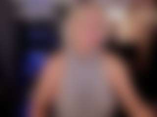 Live cam show with YolandaKiss - Gray Eyes on boobsie.com