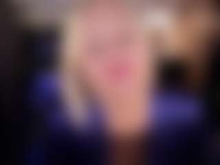 Live cam show with YolandaKiss - Flashing on fuck-show.com