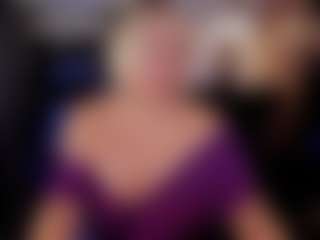 Live cam show with YolandaKiss - Smoking on madthumbs