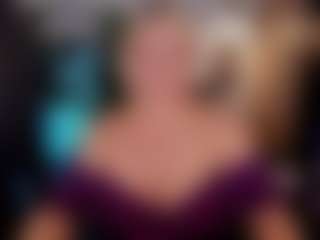 Live cam show with YolandaKiss - Average on livesuperchat.net