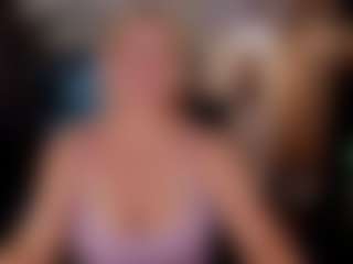 YolandaKiss MILF webcam performer live streaming