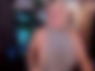 Live cam show with YolandaKiss - Average on StripNow