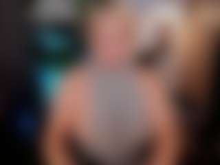 YolandaKiss MILF webcam performer live streaming