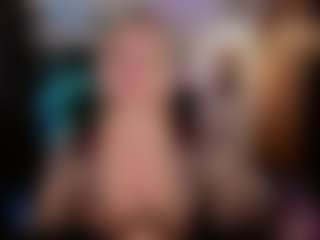 Live cam show with YolandaKiss - Flashing on AdultVida.com