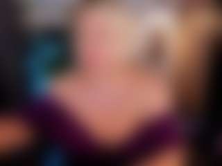 Live cam show with YolandaKiss - Smoking on SpunkLive