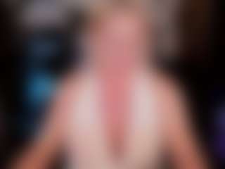 Live cam show with YolandaKiss - Blonde Hair MILF on intimatelivegirls.com