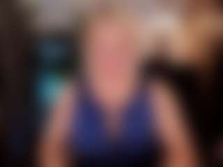 Live cam show with YolandaKiss - Blonde Hair MILF on Mixed Magazine Live