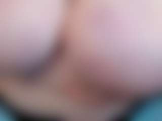 KellyPerfect MILF webcam performer live streaming