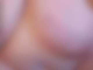 KellyPerfect MILF webcam performer live streaming