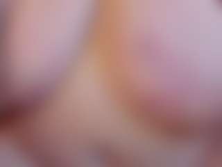 Live cam show with KellyPerfect - Smoke on friskycurves.com