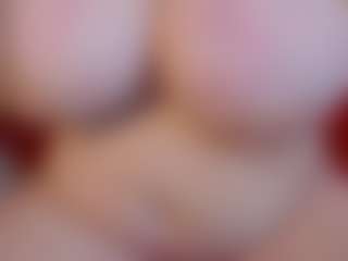 KellyPerfect MILF webcam performer live streaming