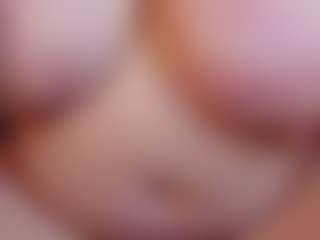 KellyPerfect MILF webcam performer live streaming