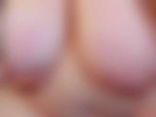 Live cam show with KellyPerfect - Tittyfuck on Camsoda
