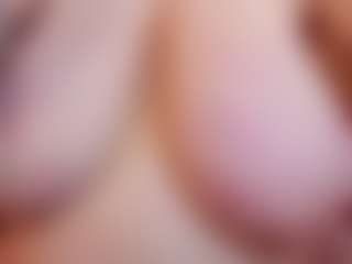 KellyPerfect MILF webcam performer live streaming