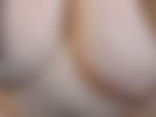 Live cam show with KellyPerfect - Spy on intimatelivegirls.com