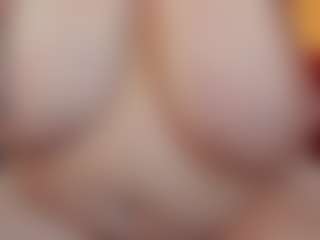 Live cam show with KellyPerfect - Spy on madthumbs
