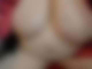 Live cam show with KellyPerfect - Tittyfuck on Camsoda