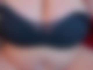 Live cam show with KellyPerfect - Spy Brown Hair on livesuperchat.net