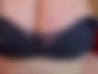 Live cam show with KellyPerfect - Tittyfuck on Camsoda