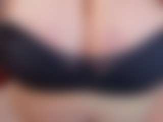KellyPerfect MILF webcam performer live streaming