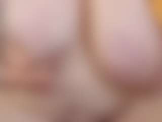Live cam show with KellyPerfect - Smoke on Fit Hotties
