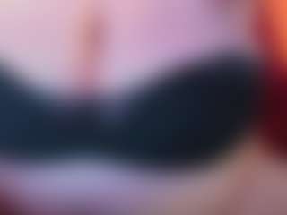 Live cam show with KellyPerfect - Striptease MILF on Camsoda