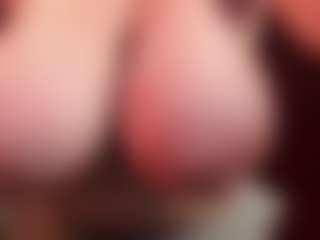 Live cam show with KellyPerfect - Smoke on Cam Slut