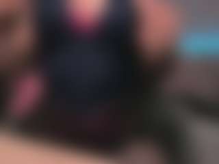 Live cam show with KylieMellow - Submissive on CamwithHer