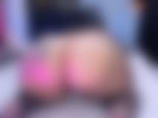 Live cam show with MelanyShayk - Bikini on SinfulBabes