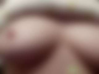 Live cam show with Gretta-mrr - Blonde Hair Curvy on UwU Esports