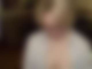 Live cam show with Gretta-mrr - Hairy on xDating