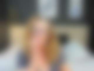 Live cam show with LeaPure - Upskirt on studioflirtlive.com