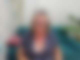 LeaPure MILF webcam performer live streaming