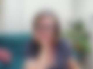 LeaPure MILF webcam performer live streaming