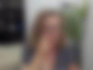 Live cam show with LeaPure - Brown Hair MILF on googirlz