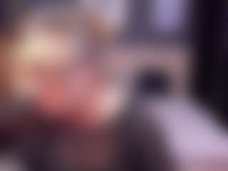Live cam show with LeaPure - Mature MILF on Dolls Live