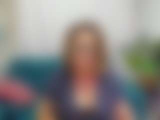 LeaPure MILF webcam performer live streaming