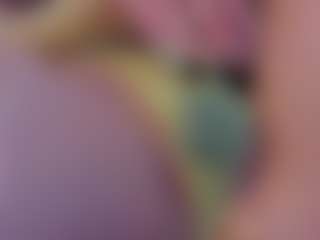 Live cam show with HarleyQuinnn1 - Petite MILF on AdultVida.com