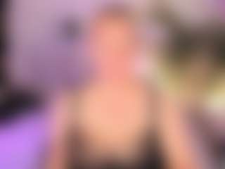 Live cam show with JenniferLight - Green Eyes on SpankPalCams