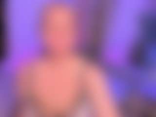 Live cam show with JenniferLight - Body Massage on CamClone