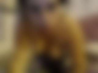 Live cam show with Anna - Living Room on livesuperchat.net