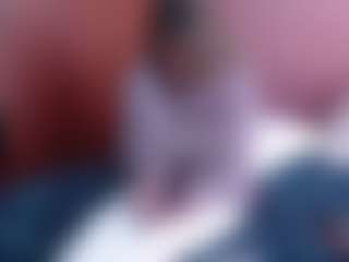 roochelle MILF webcam performer live streaming